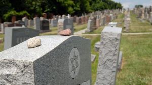 headstones-900x506
